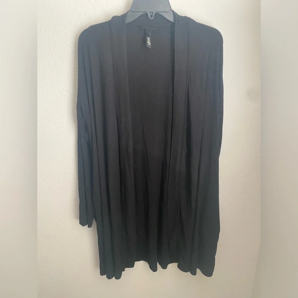 SKIMS Ribbed Black Wrap Robe - Picture 2 of 5